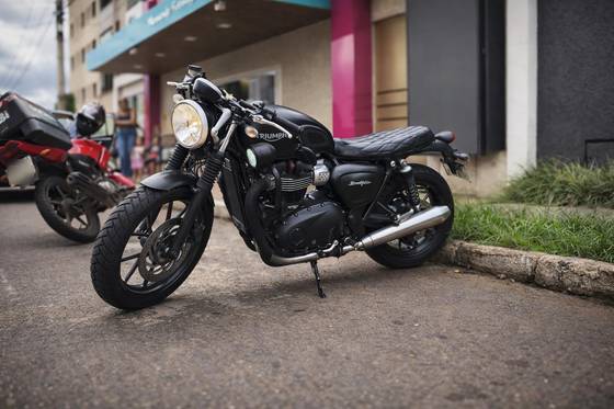 TRIUMPH STREET TWIN 